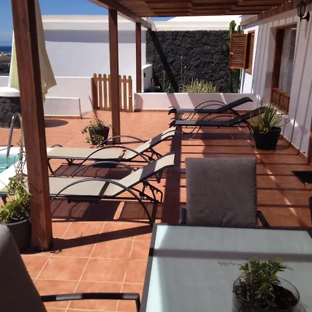 Βίλα In Playa Blanca Sleeps 6 Includes Swimming Pool And Wifi *